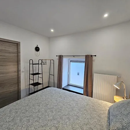 Trazegnies מלון דירות Courcelles