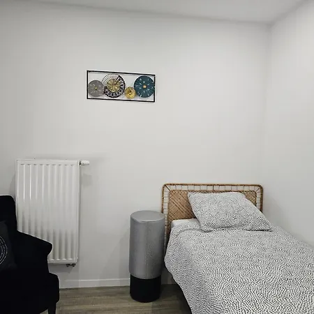 Trazegnies מלון דירות 3*